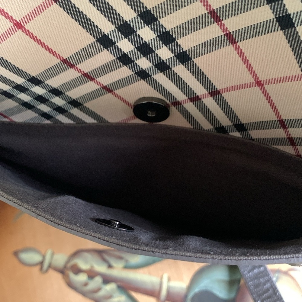 Vintage Burberry Mettalic Crossbody Bag - Picture 5 of 16